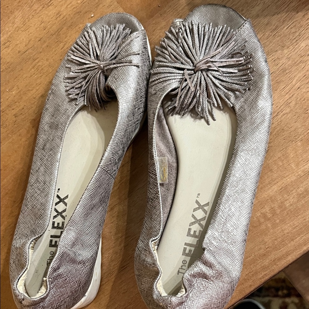 THE FLEXX Women's Metallic Silver Loafers
